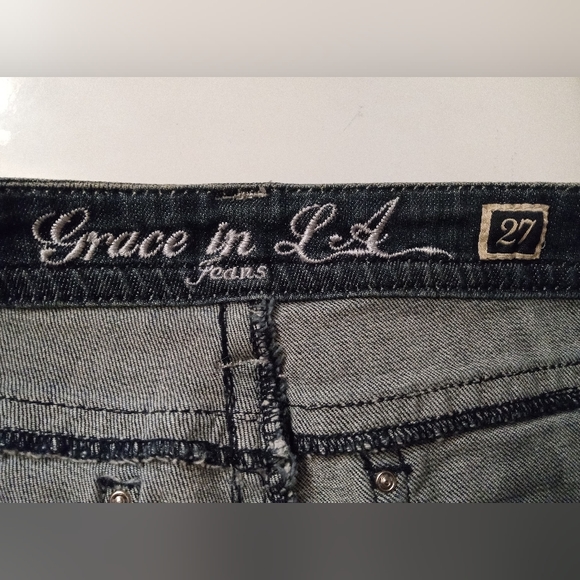 Women's Grace in LA - Picture 9 of 12